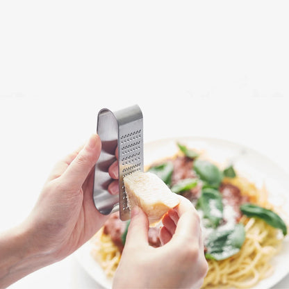 Râpe manuelle Eatoco Oros – Zesteur à condiments compact en acier inoxydable japonais