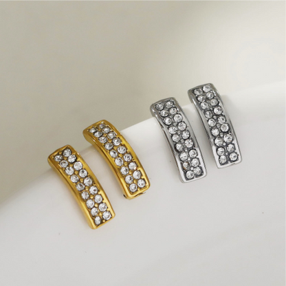 ASTRID : Boucles d'oreilles clous minimalistes, barre incurvée pavé oxyde de zirconium, argent