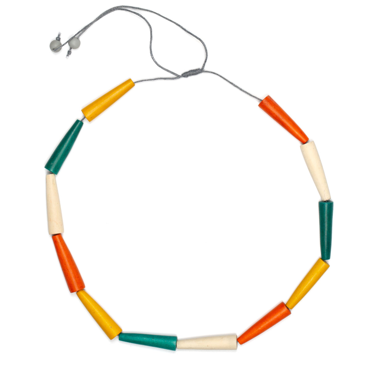 Collier en cônes de bois empilés