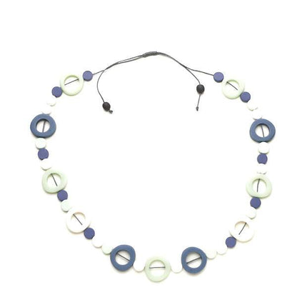 Long collier créateur perles résine et rondelles