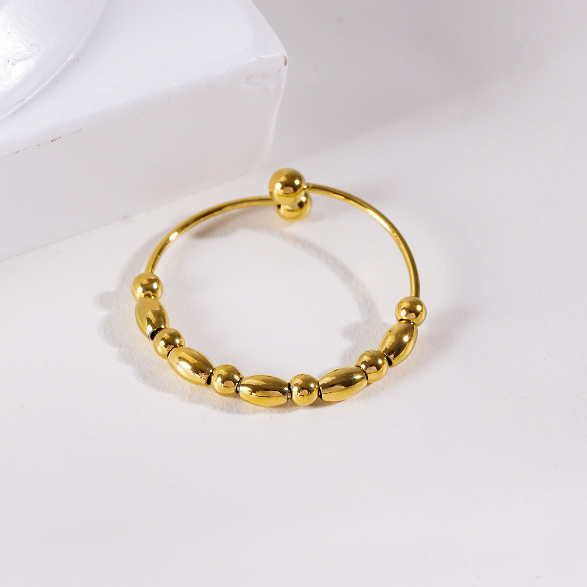BERNILA : Bague perlée ronde et ovale contemporaine