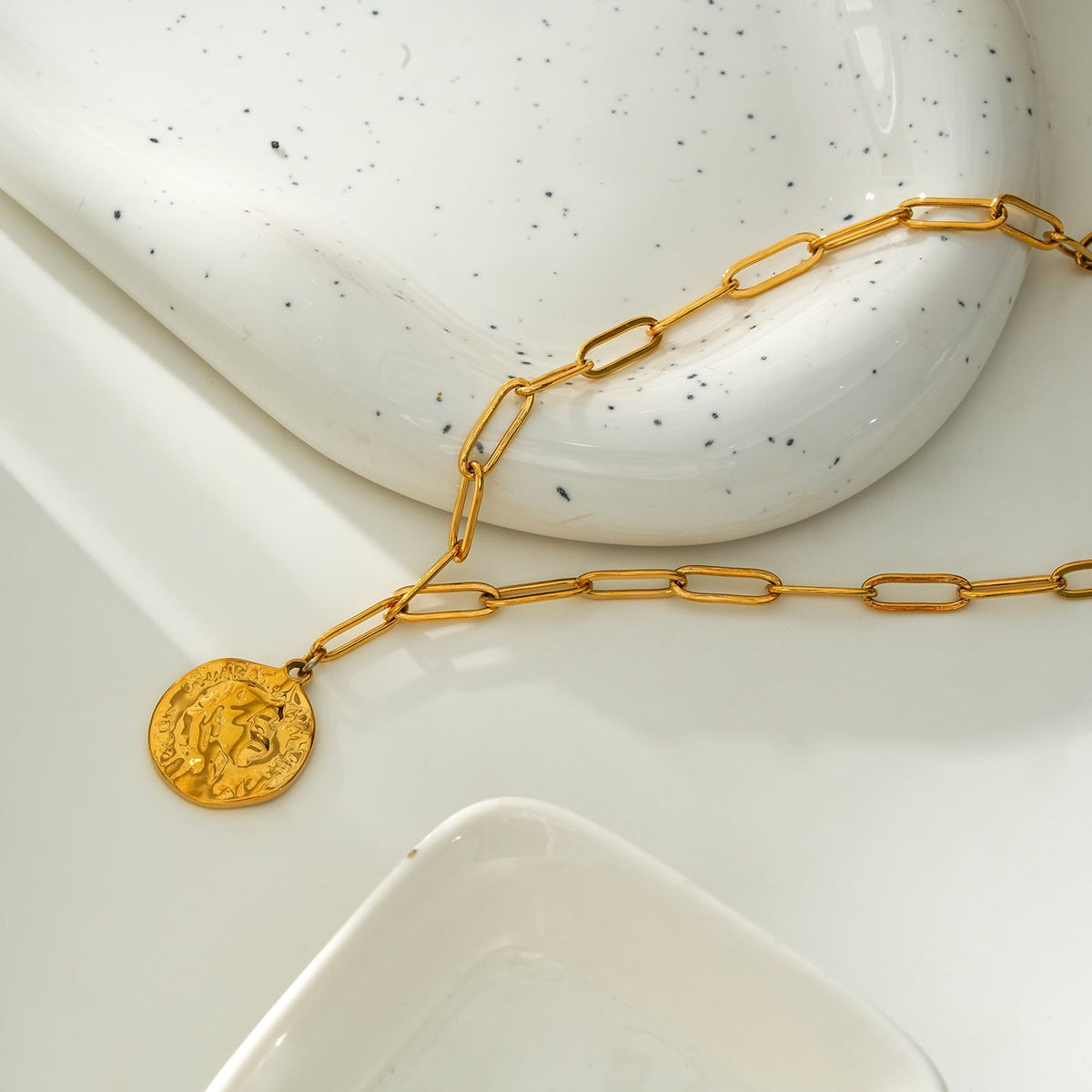 BILBAO Gold : Collier pendentif pièce de monnaie romaine.