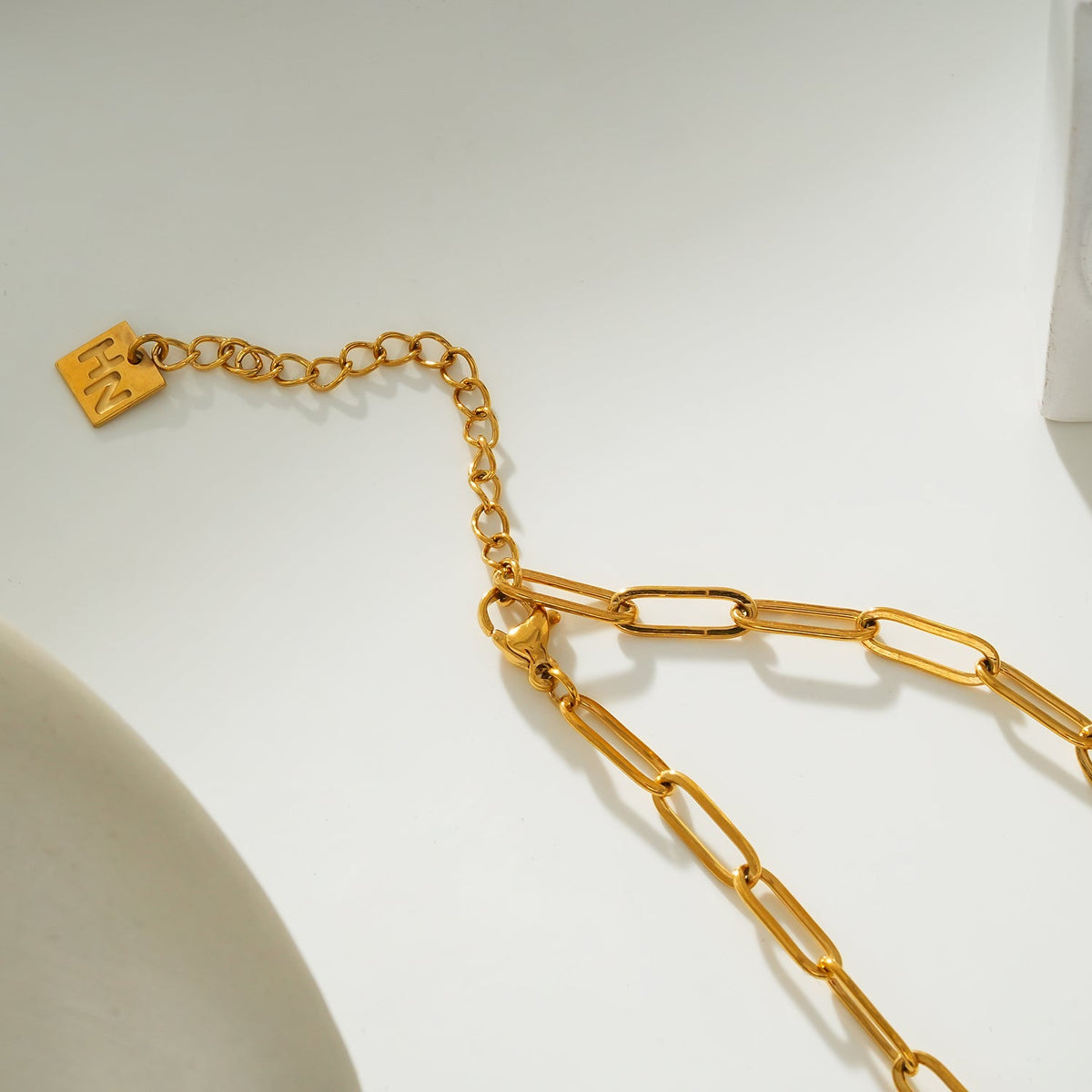 BILBAO Gold : Collier pendentif pièce de monnaie romaine.