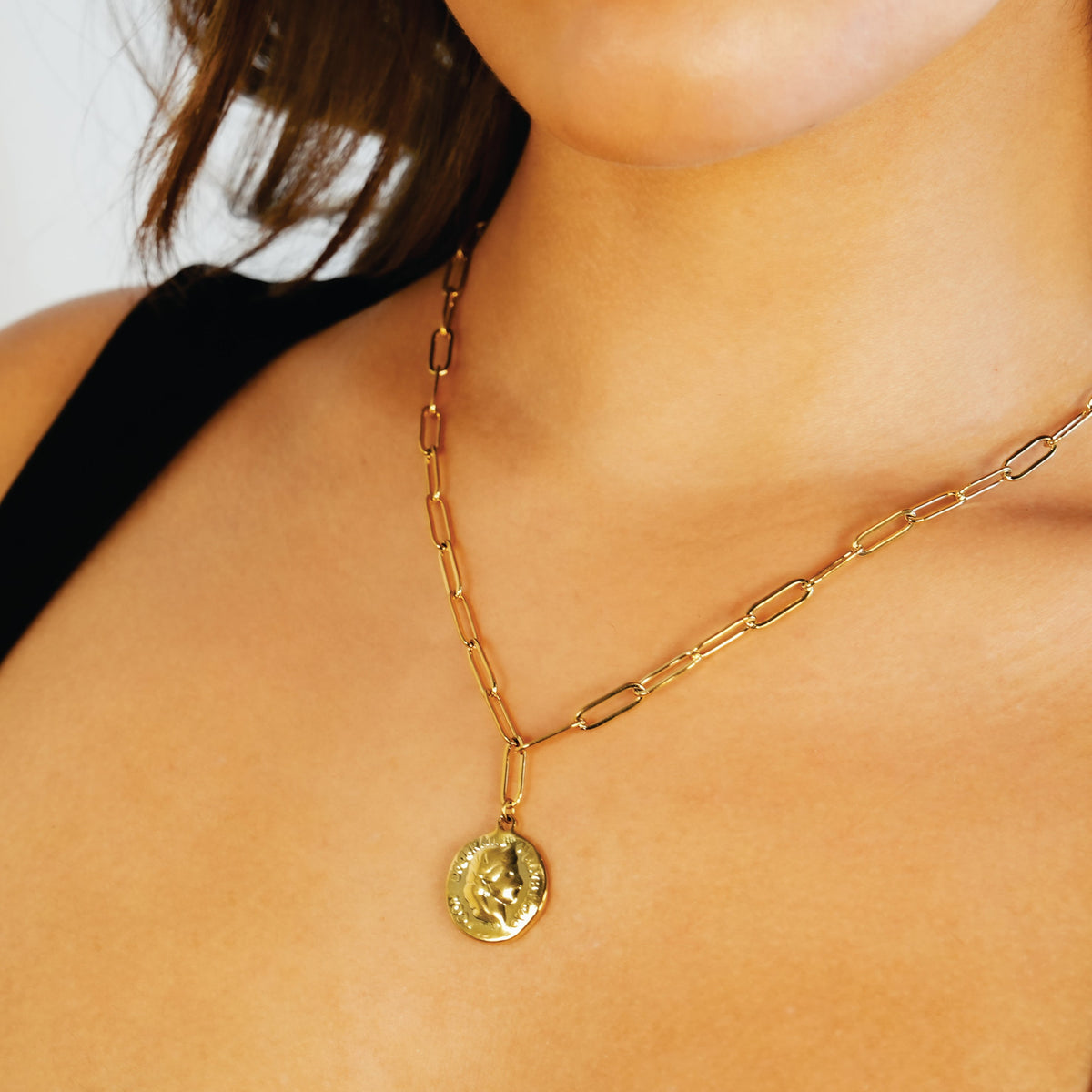 BILBAO Gold : Collier pendentif pièce de monnaie romaine.