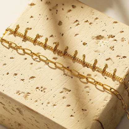 BRONTE : Collier superposé à 2 chaînes avec chaîne minimaliste à maillons trombone et chaîne à maillons ornée d'un crochet