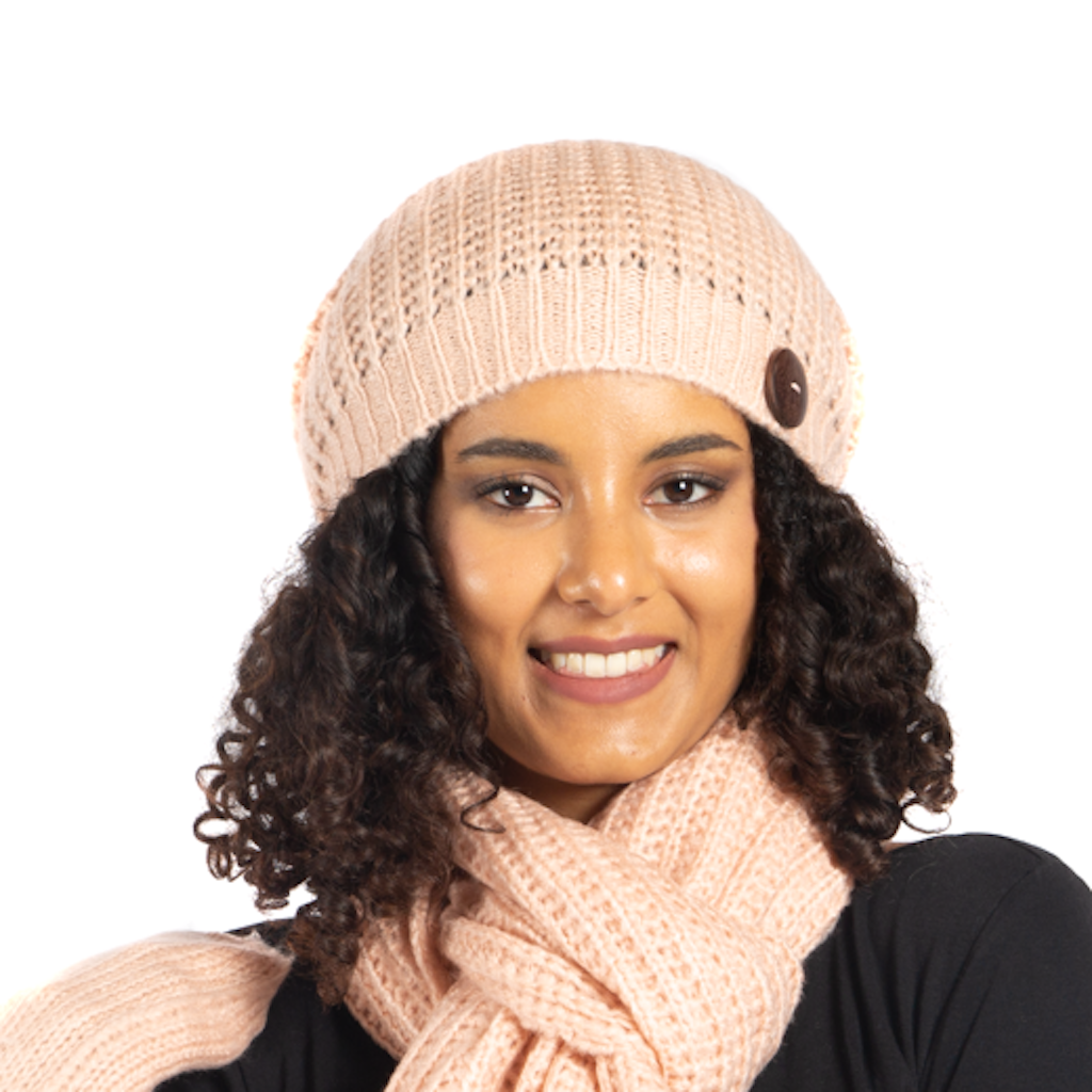 Bonnet en tricot simple avec bouton