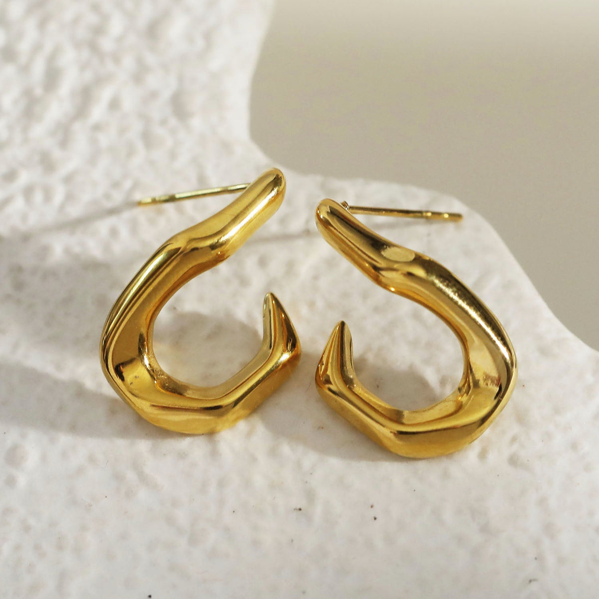 Boucles d'oreilles créoles forme abstraite CAGLIO dorées