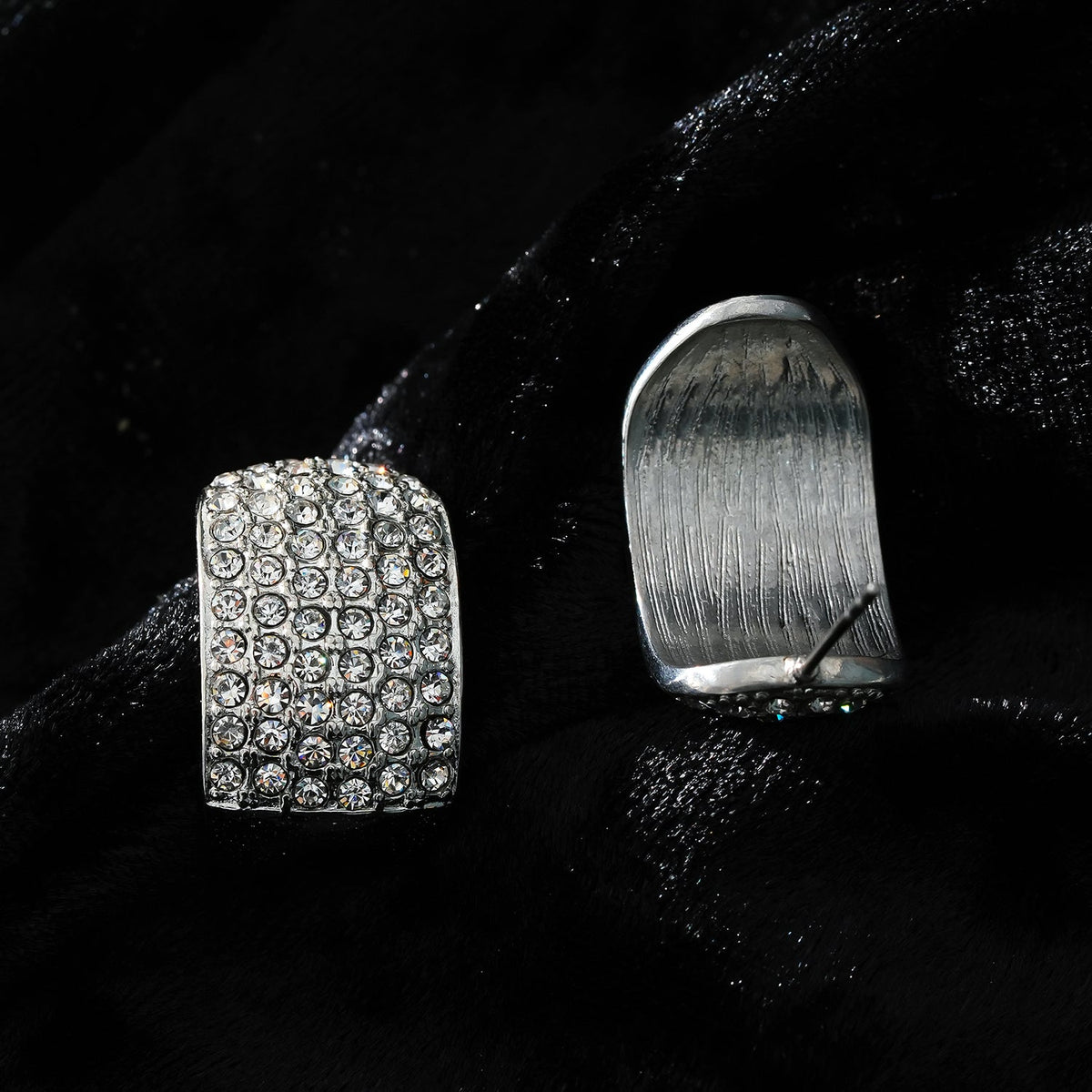Style CARMEL: Curved Pavé Zirconia Stud Earrings in White Gold (Silver Toned)