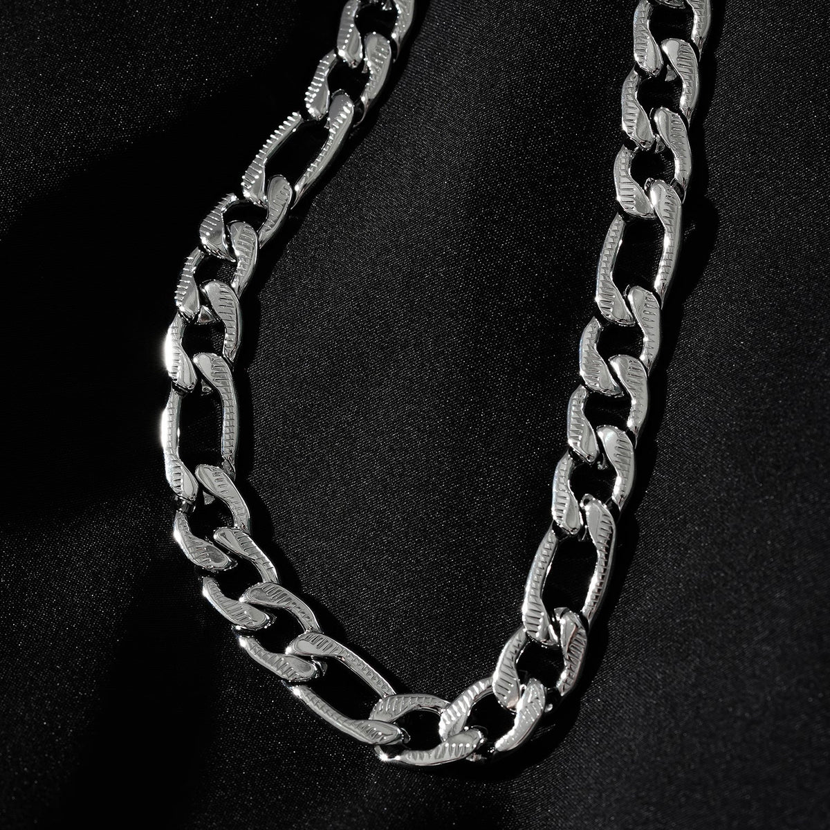 CHAPORA Silver (White Gold): Textured Cuban-Link Chunky Chain Necklace for Men & Women