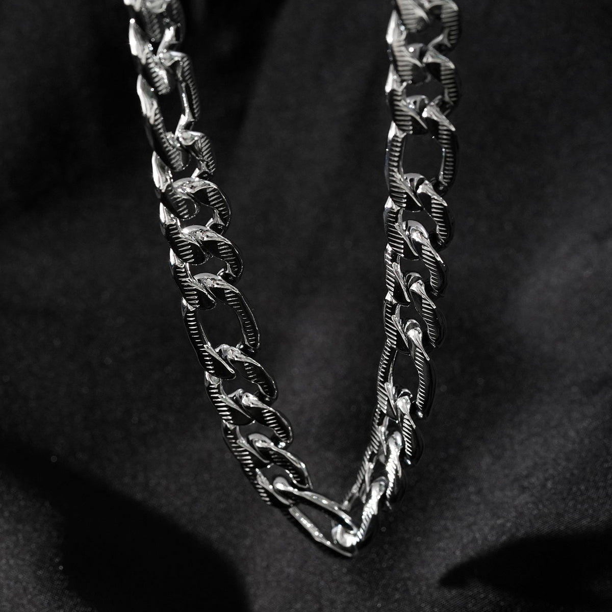 CHAPORA Silver (White Gold): Textured Cuban-Link Chunky Chain Necklace for Men & Women