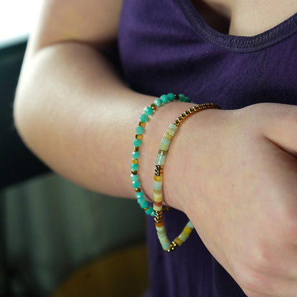 Modèle CLEMENTINA : Bracelet perles dorées et pierres d'amazonite