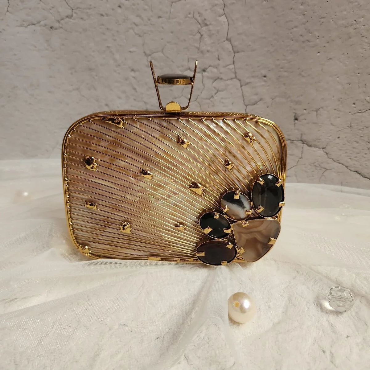 La pochette AVA