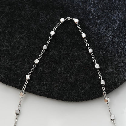 DEMELZA LG : Cheville contemporaine en argent avec de délicates perles carrées