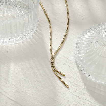DIANA Collier chaîne avec zircons sertis pavé et détail lariat