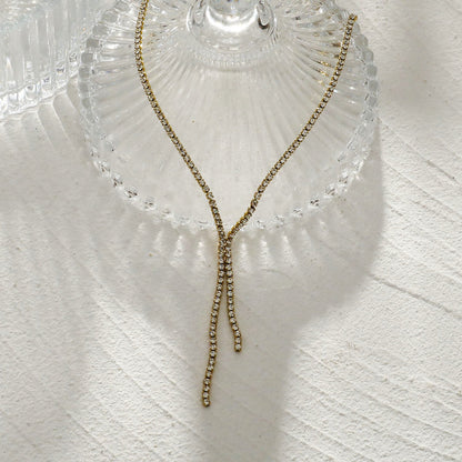 DIANA Collier chaîne avec zircons sertis pavé et détail lariat