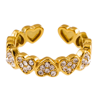 JEZREEL : Bague cernée de mini-breloques en forme de cœur avec cristaux de zircone au centre