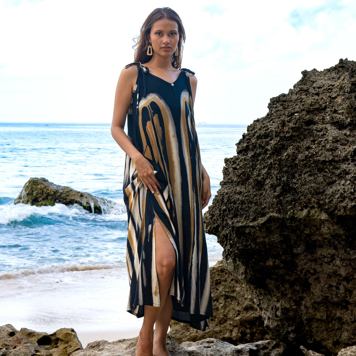 Robe longue audacieuse tie & dye abstraite gris et or