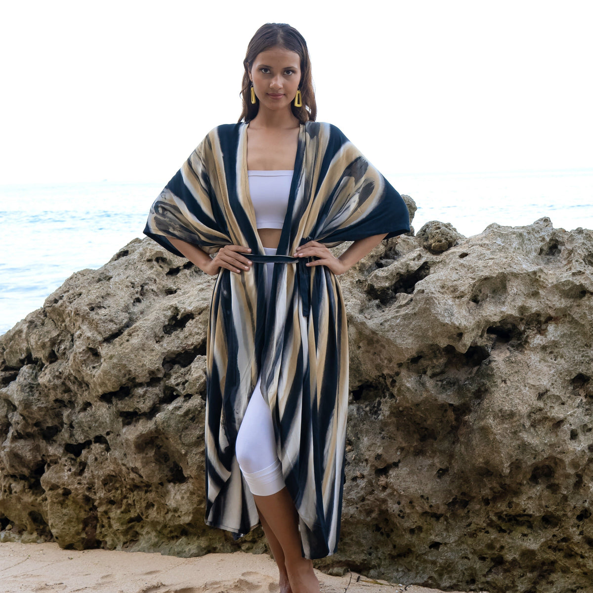 Kimono long abstrait audacieux en tie-dye gris et or