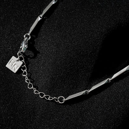 Collier Chaîne Perles Forme Géométrique Minimaliste GUMIA Argent