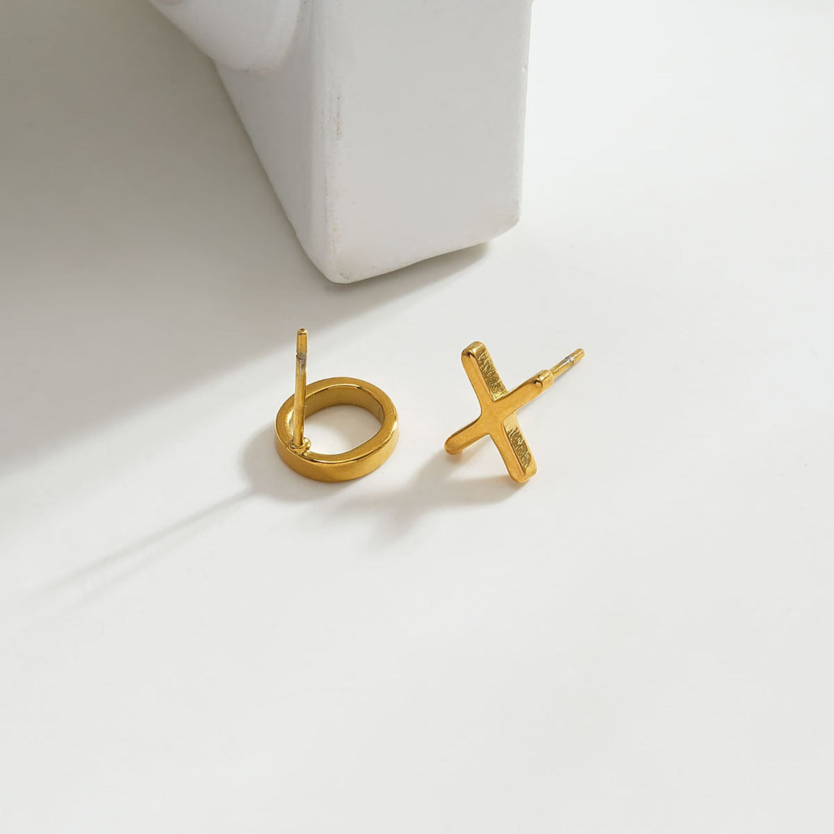 OX Gold: Boucles d'oreilles clous Baisers, Câlins et Éclat