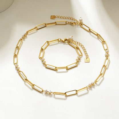Collier en or ELOPPINA : Chaîne trombone avec accents en zircon et un pendentif perle d'eau douce