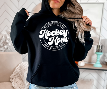 Chandail à capuchon « Saskatchewan Hockey Mom - Don't Puck With Me »