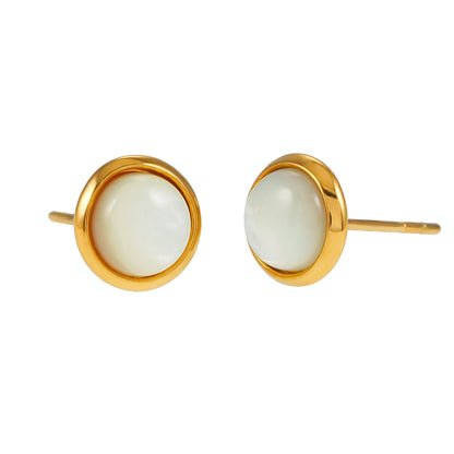ENFIELD: Boucles d'oreilles clous rondes en coquillage naturel à bordure dorée