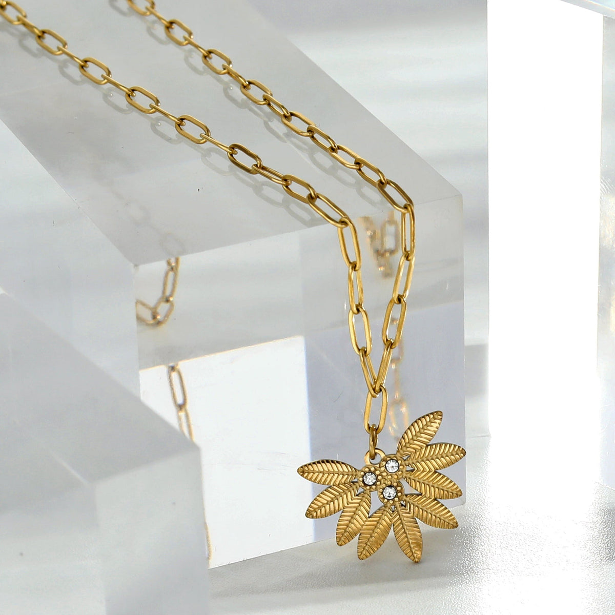 Chaîne trombone ENOLA Mini avec feuilles et pendentif zircon en or