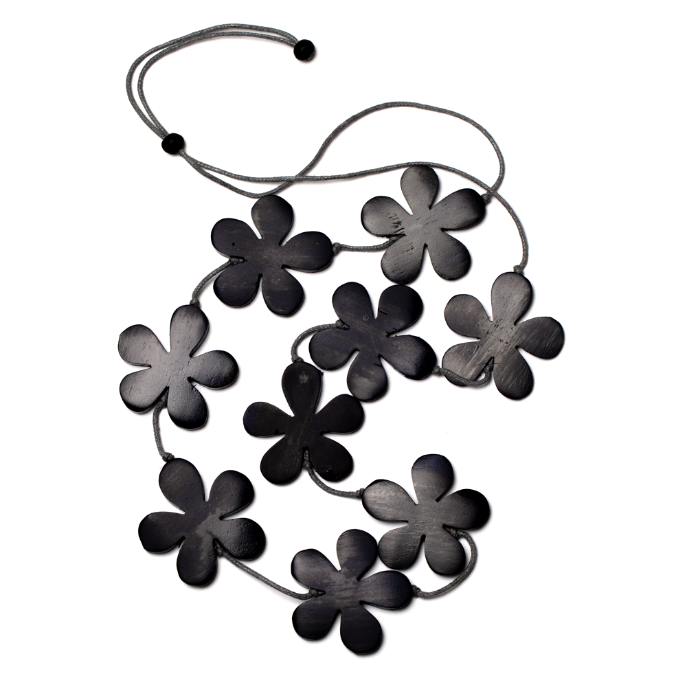 Collier de fleurs en bois