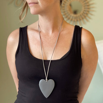 Collier Cœur Simple en Bois