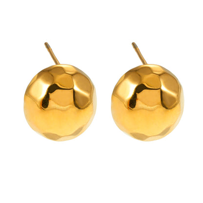 FELTHAM Gold : Boucles d'oreilles clous martelées contemporaines