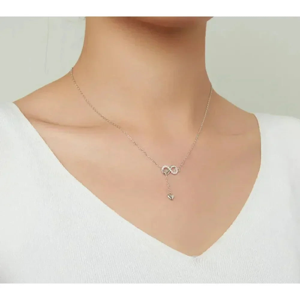 Amour éternel : délicat collier infini en argent sterling