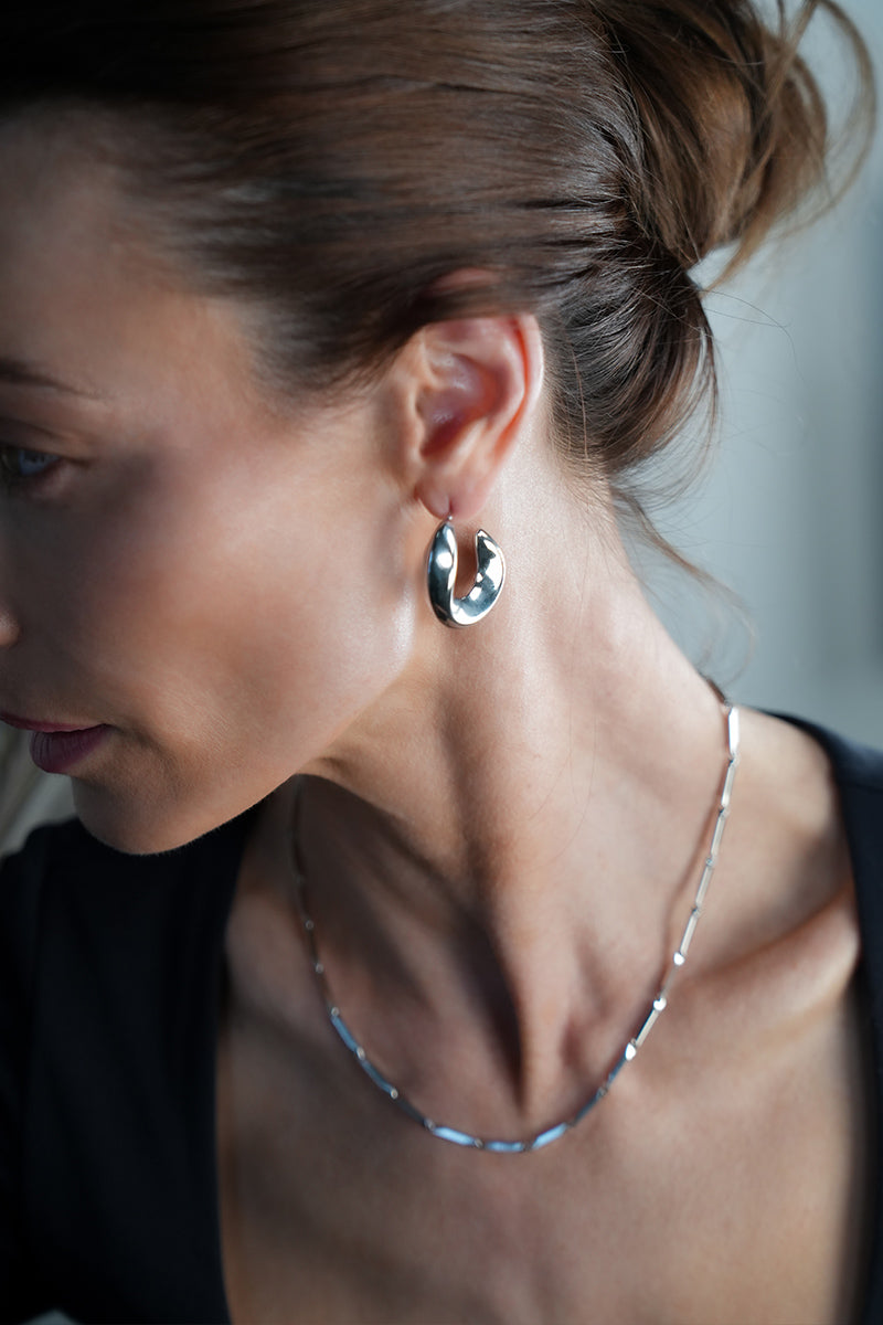 Boucles d'oreilles créoles torsadées de style GALENA or blanc (ton argenté)