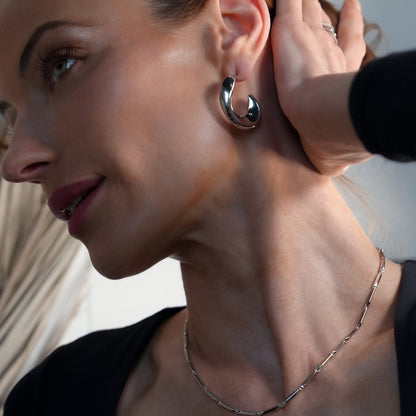 Boucles d'oreilles créoles torsadées de style GALENA or blanc (ton argenté)