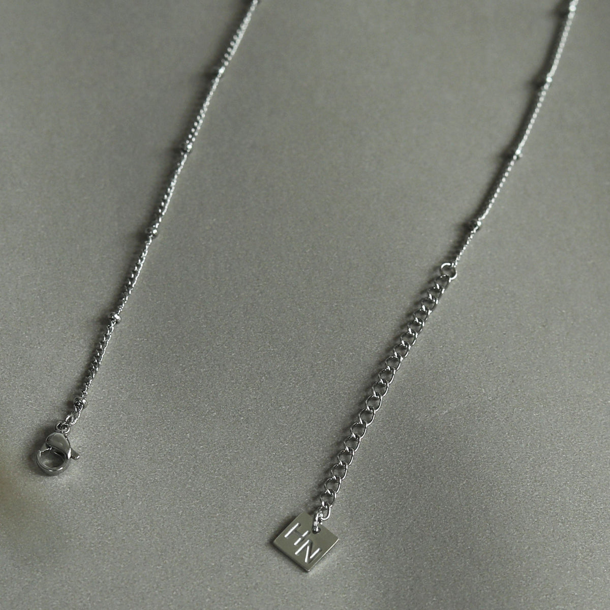Collier en chaîne d'argent perlée GENOA
