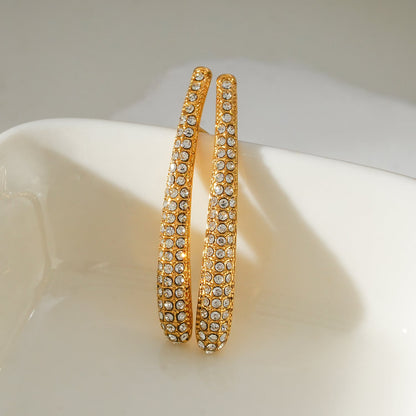 Style HILO : Boucles d'oreilles clous courbées pavées de zircone en or