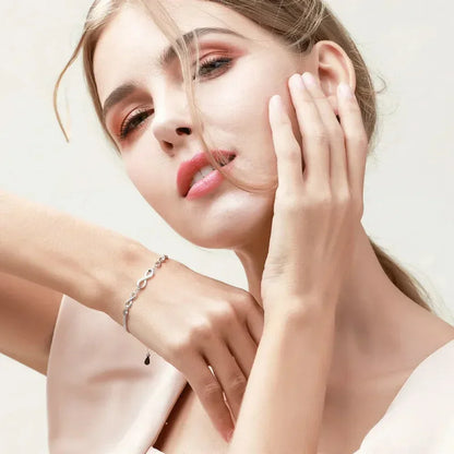 Bracelet infini en argent sterling avec oxydes de zirconium – Ajustable