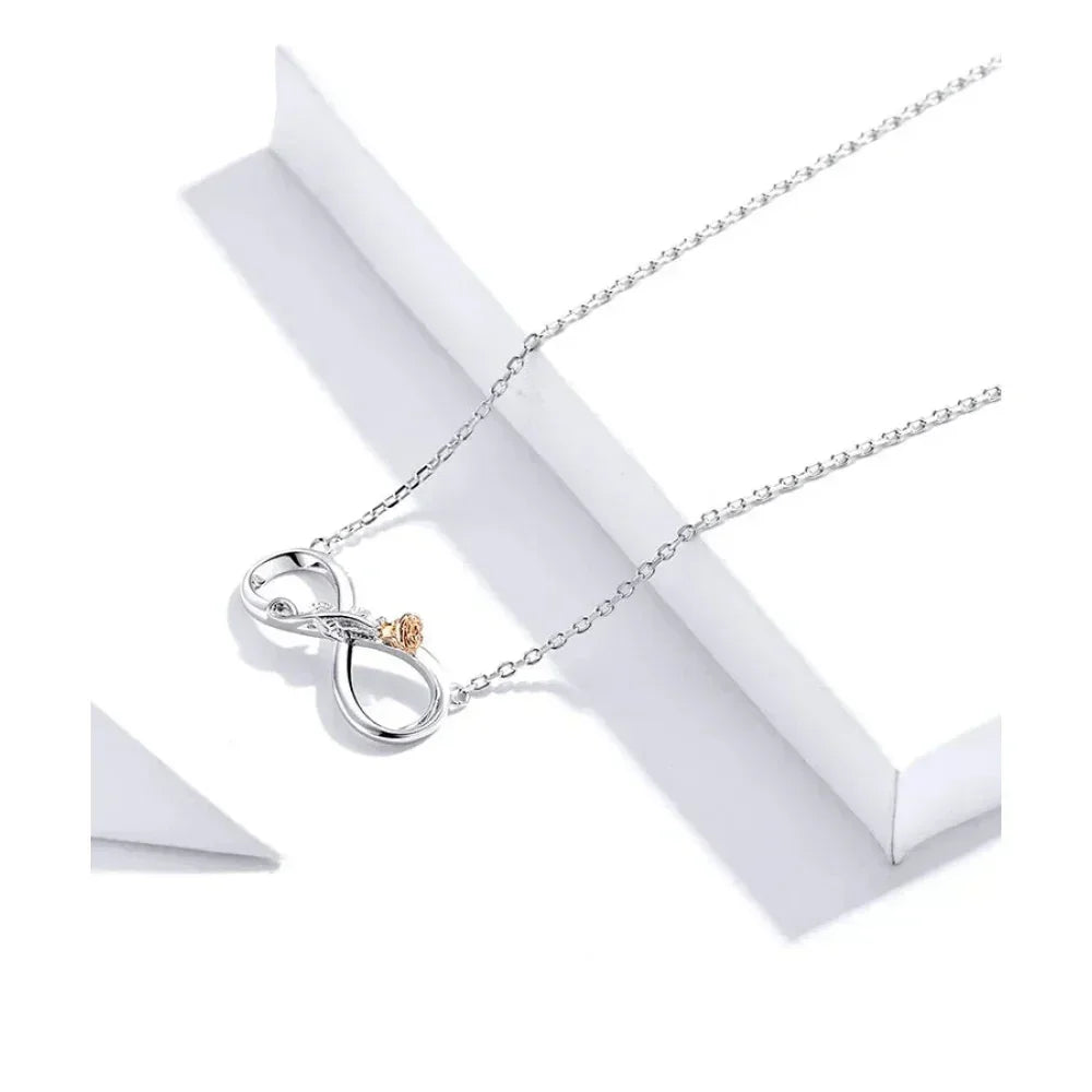 Rose Délicate : Ras-de-cou en Argent Sterling avec Motif Infini