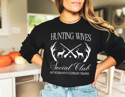 Sweat-shirt unisexe à col rond "Hunting Wives Social Club"
