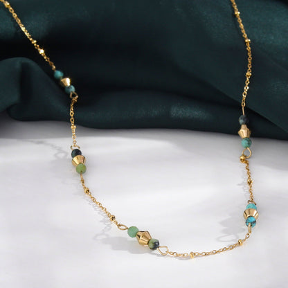 IMANI : Collier à fines chaînes dorées avec perles et pierres naturelles