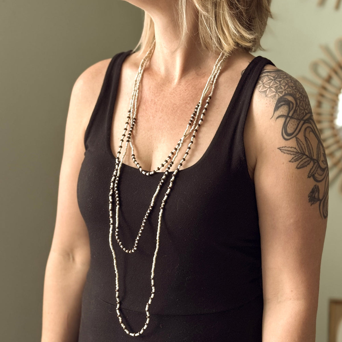 Collier de perles à trois rangs