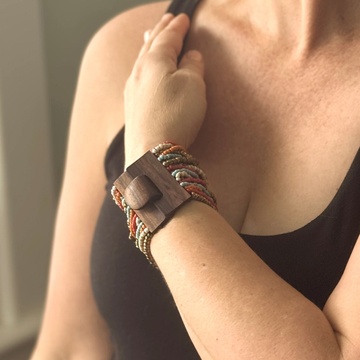 Bracelet perles mélangées avec fermoir en bois