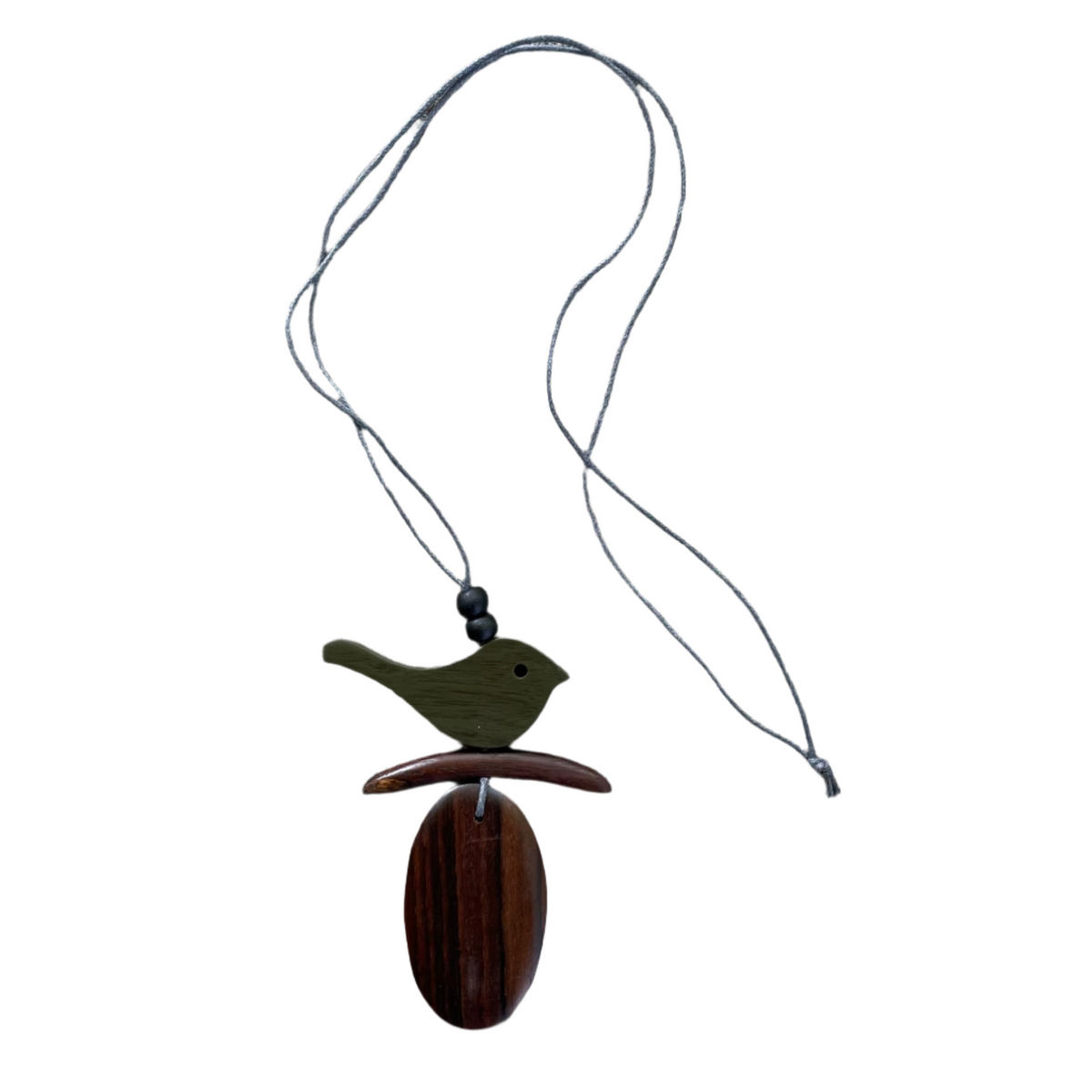 Collier Oiseau en bois sur une branche