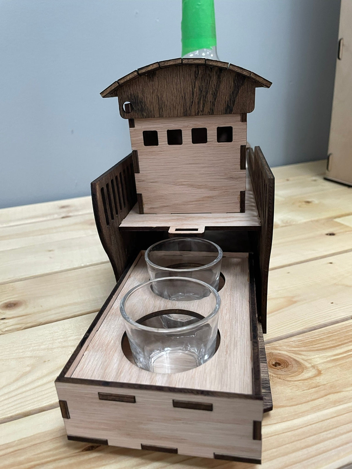 Boîte à vin en forme de bateau