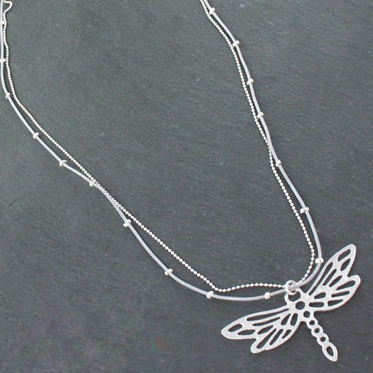 Collier double rang avec pendentif libellule en plaqué argent