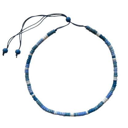 Collier de perles de verre à rang unique