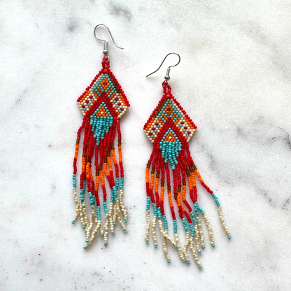Boucle d'oreille perlée de style aztèque