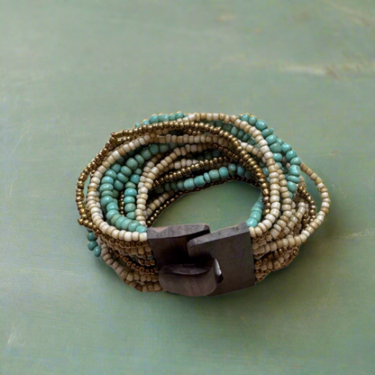 Bracelet perles mélangées avec fermoir en bois