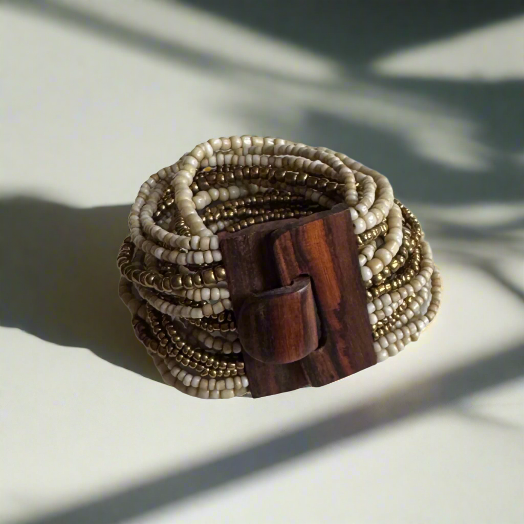 Bracelet perles mélangées avec fermoir en bois