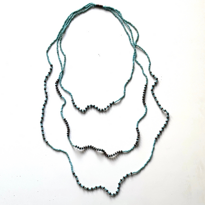 Collier de perles à trois rangs